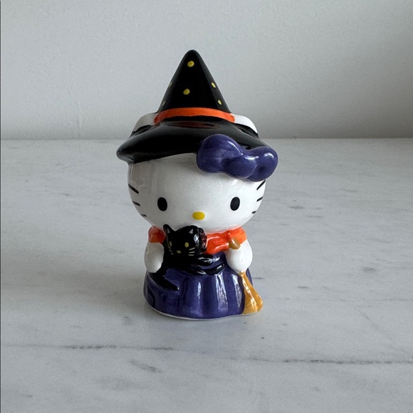 New! Hello Kitty Figurine - Picture 1 of 2